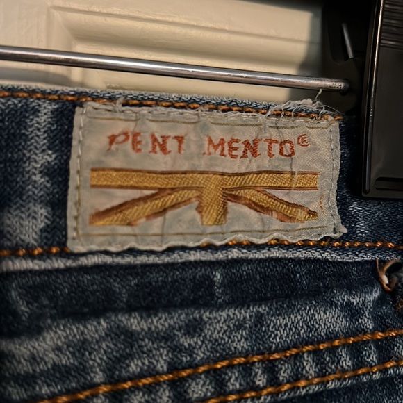 Authentic vintage, wide, leg 70s denim blue jeans. Back pocket pattern detail - Picture 3 of 8